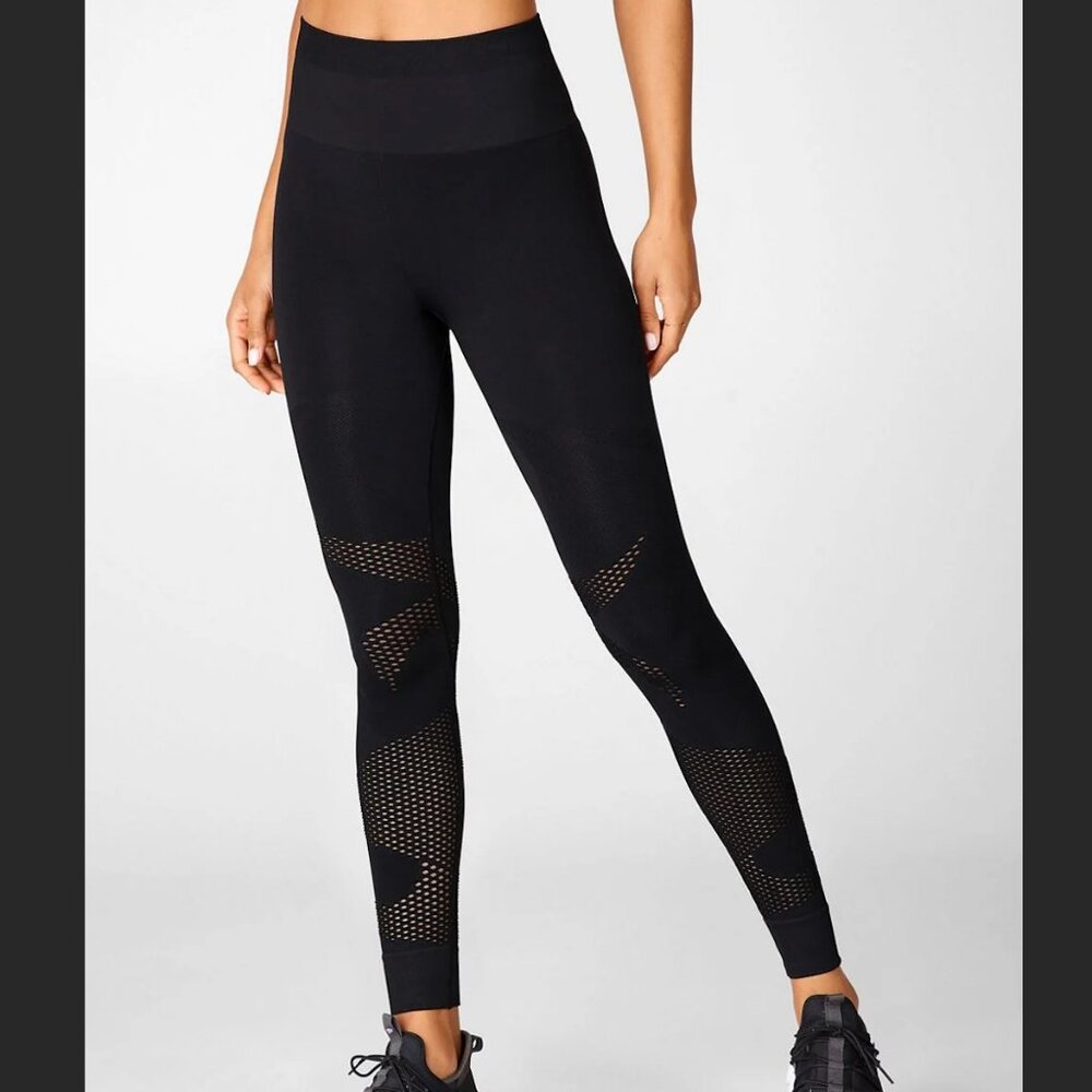 NWT Fabletics High-Waisted Seamless Mesh Cut Out Leggings Size: M - Short